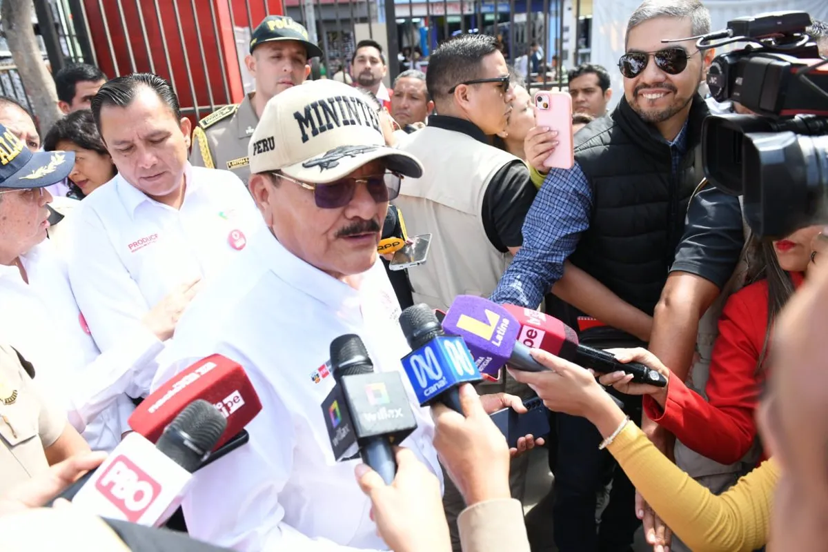 Dimite el ministro del Interior de Perú apenas un mes y medio después de asumir el cargo