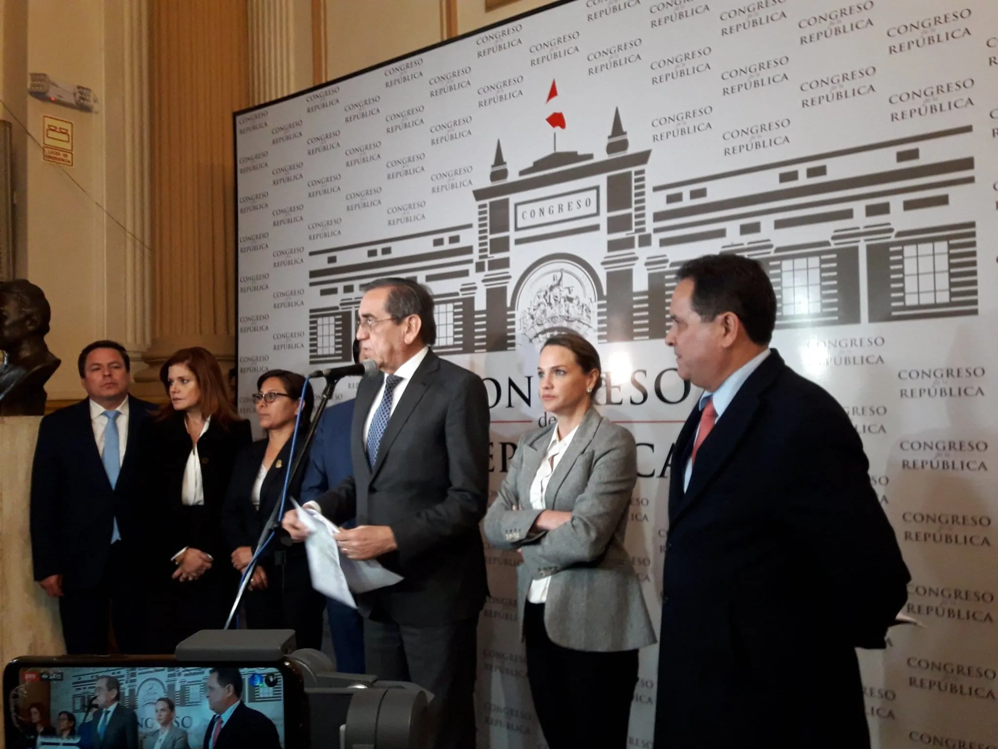 5 bancadas y Mercedes Aráoz confirmaron que le brindarán confianza al Ejecutivo