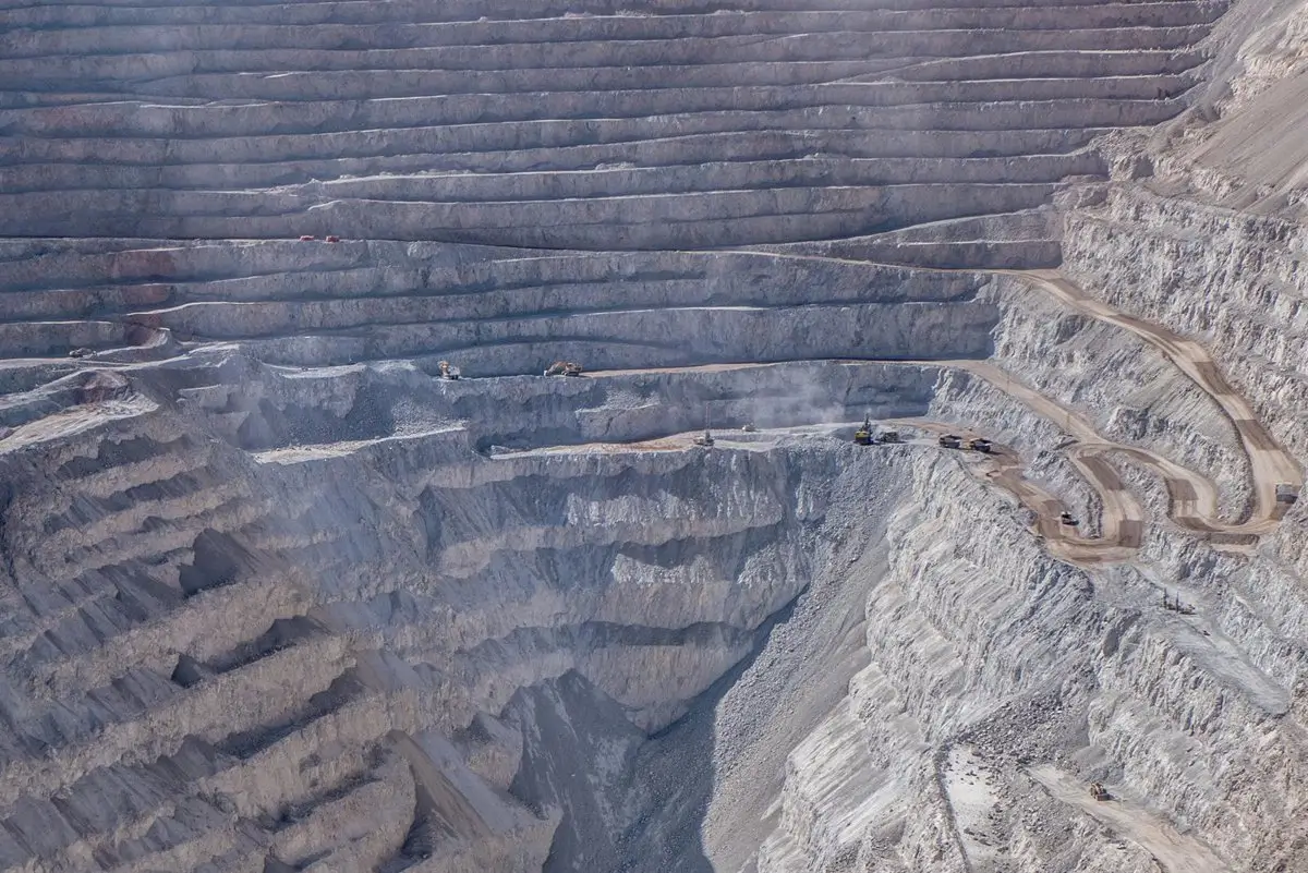 Al menos seis muertos por un derrumbe provocado por un terremoto en una mina de cobre en Chile