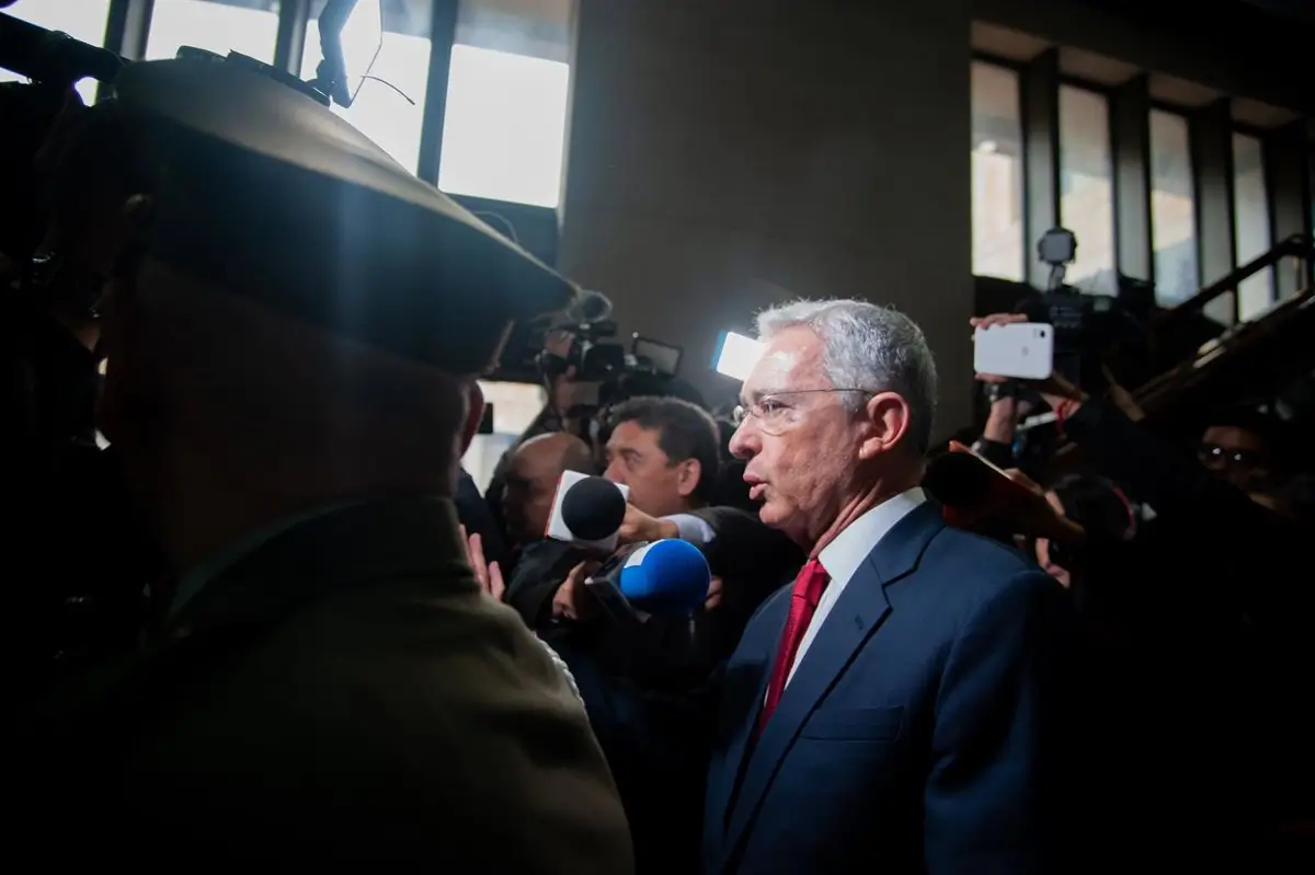 Condenado en Colombia a siete años de prisión un exabogado de Uribe por sobornar a un testigo