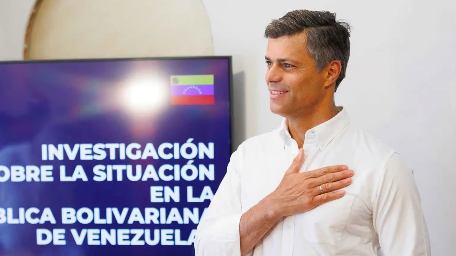 Venezuela solicita alerta roja de Interpol contra Leopoldo López por "instigación armada"
