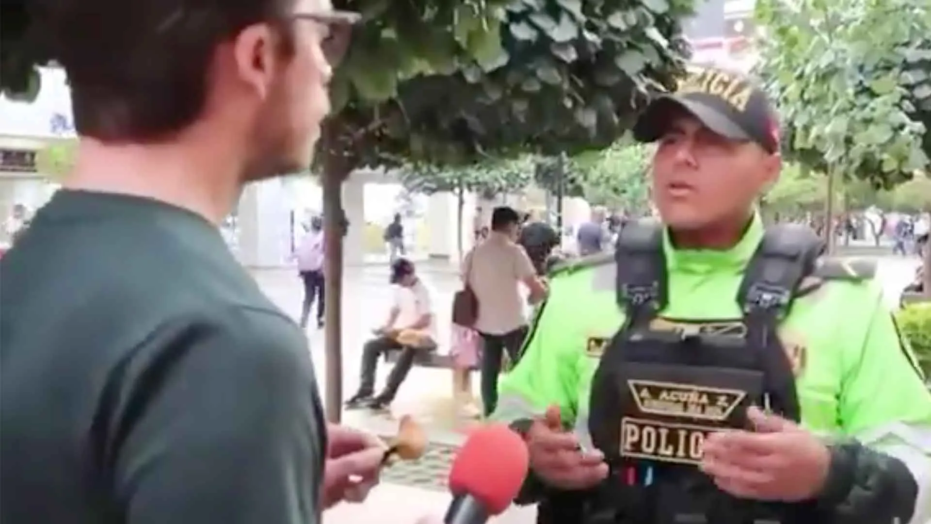 Youtuber Henry Spencer es intervenido mientras regalaba capibaras en San Miguel y en redes cuestionan prioridades de la PNP