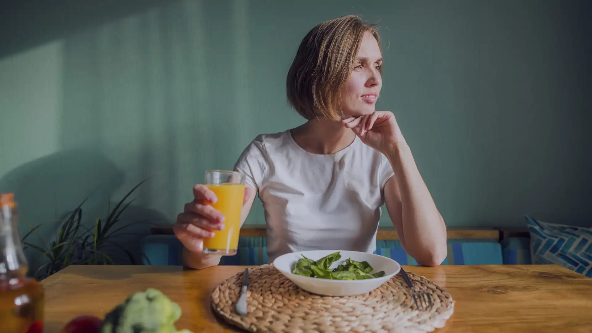 Menopausia: qué comer para reducir sofocos, fatiga y otros síntomas frecuentes
