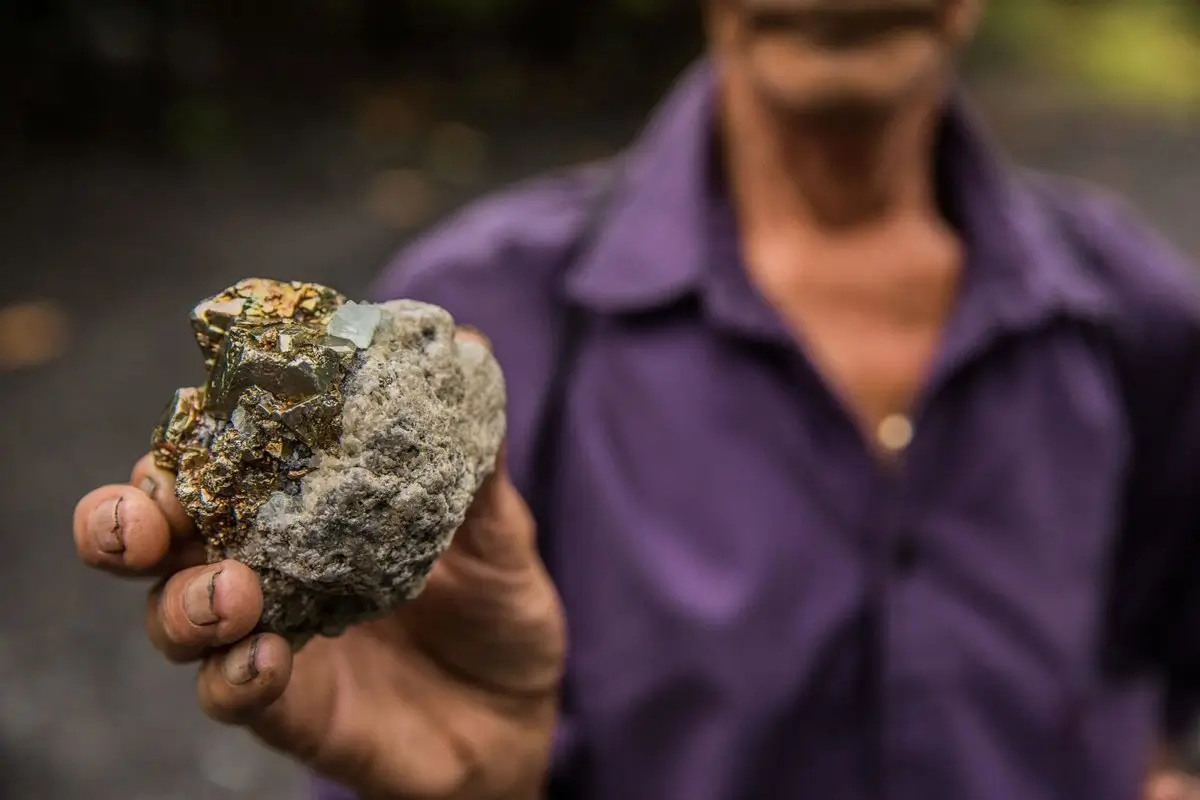 Rescatados con vida los 18 mineros atrapados en el noreste de Colombia