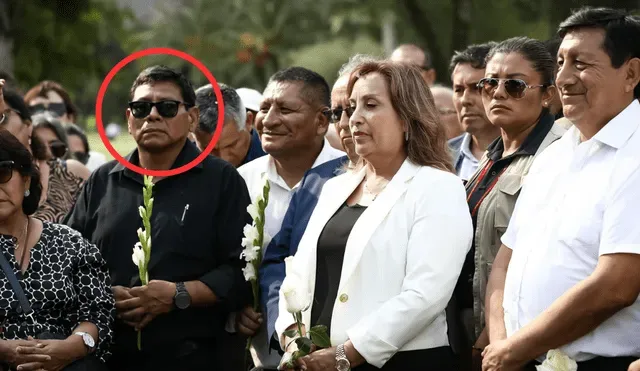 Carlos Guillén junto a Nicanor y Dina Boluarte en el entierro de William Contreras | Foto: Difusión