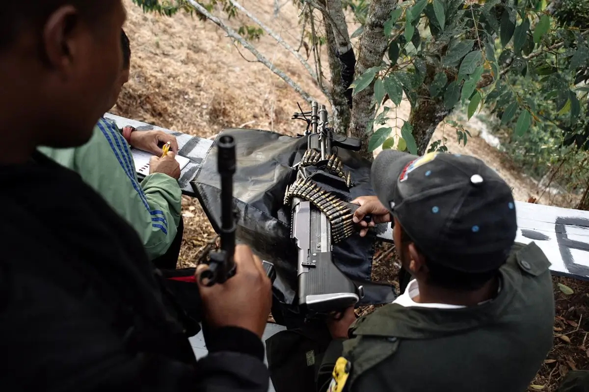 Colombia y disidencias de las FARC acuerdan la entrega de más de 13 toneladas de armamento