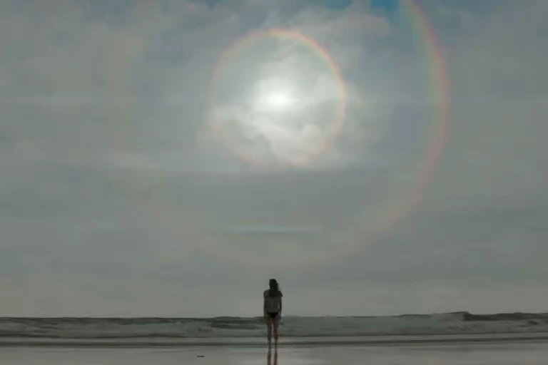 "Alucina": la sorprendente ópera prima de Javier Cutrona que explora la identidad en un mundo fragmentado