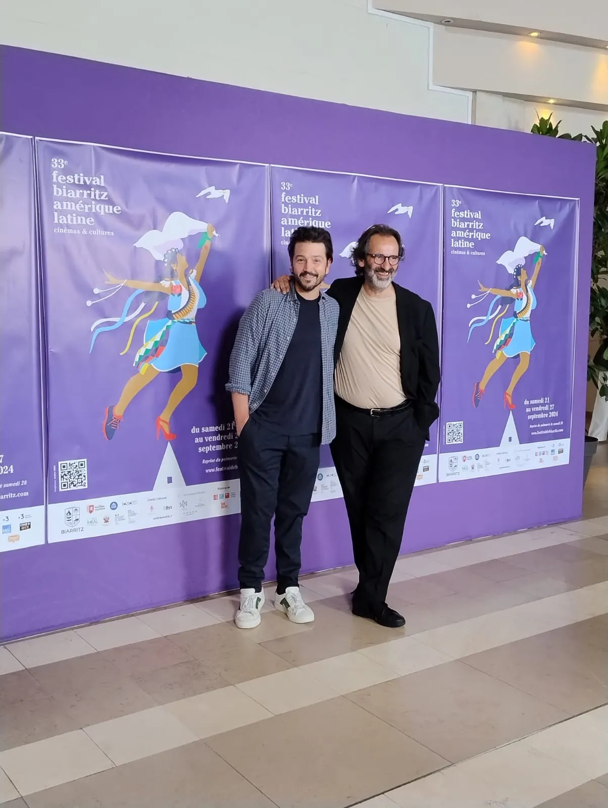 "Estado de Silencio": Diego Luna honra en Biarritz la valentía de los periodistas mexicanos (David Sánchez)