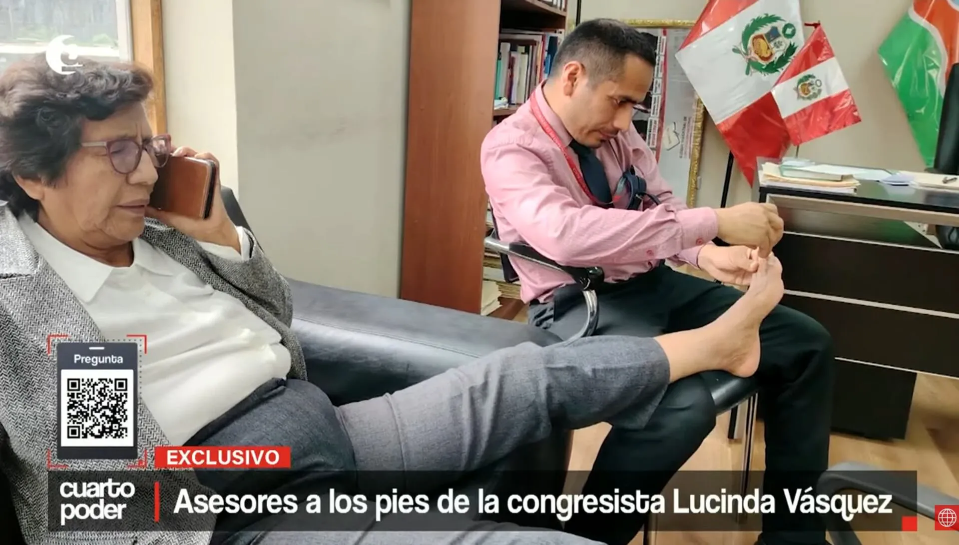 Captan a congresista Lucinda Vásquez mientras uno de sus empleados le hace una pedicura en su despacho