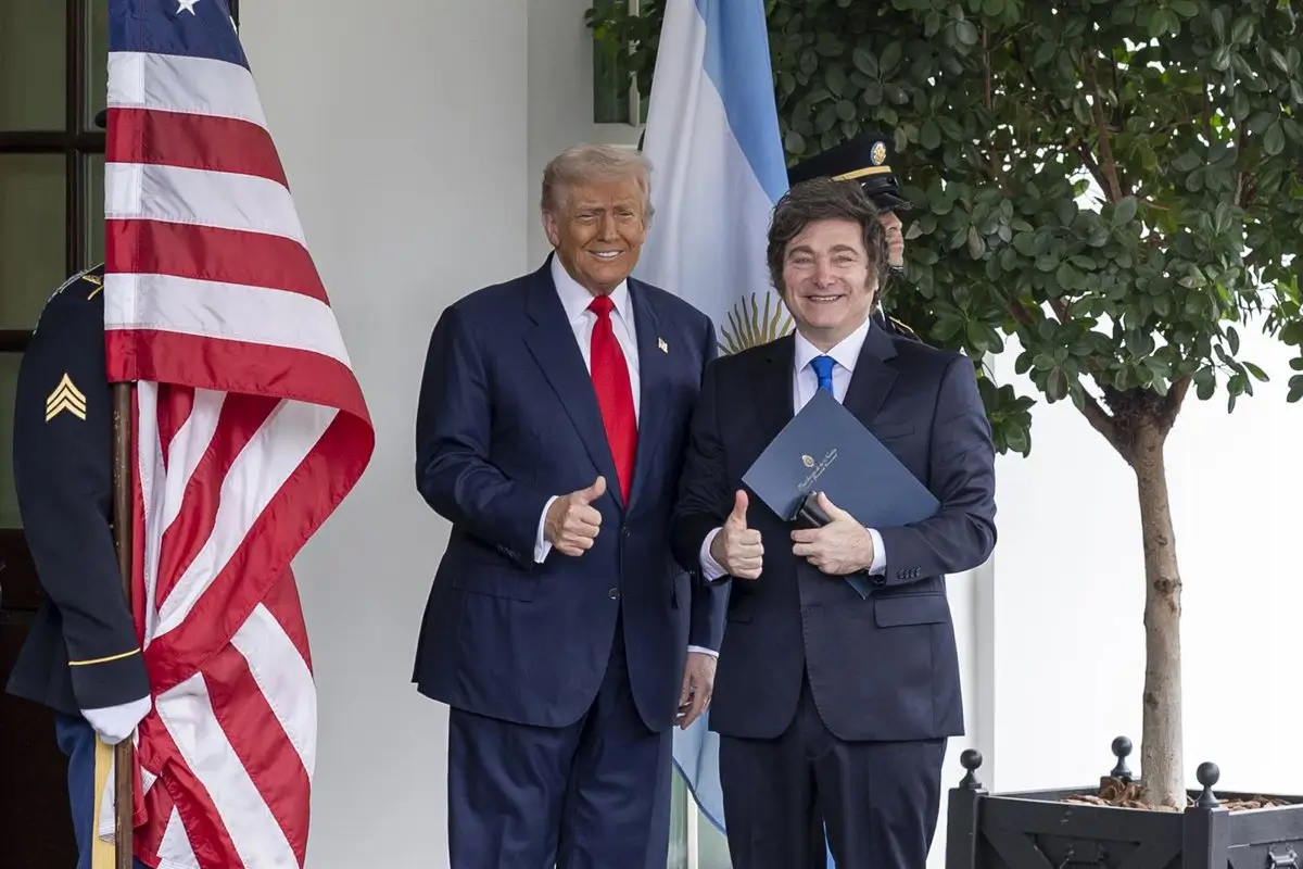 Trump felicita a Milei y celebra que Argentina haya "justificado" la confianza de EEUU en él