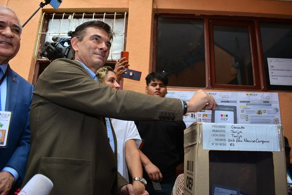 El vicepresidente electo de Bolivia dice que "es difícil hablar" con Paz y pide que no se "emborrache" de poder