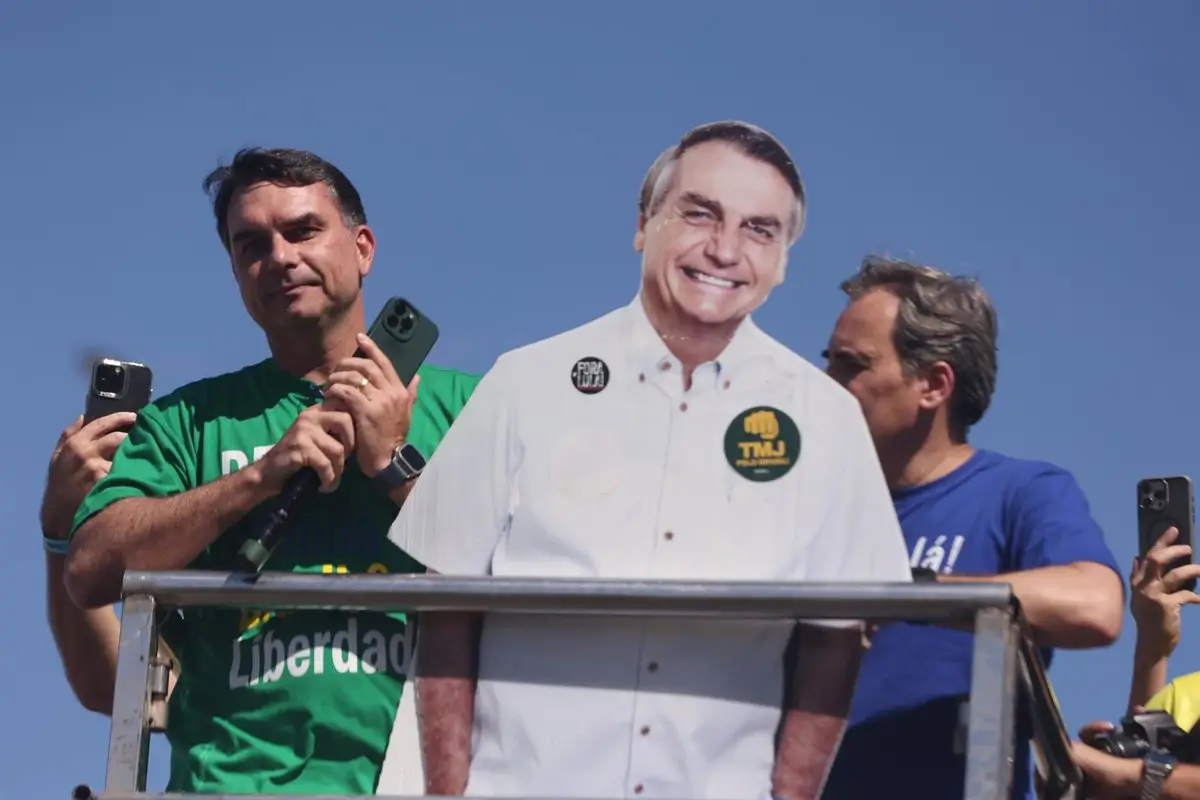 El Supremo brasileño ordena vigilar el domicilio de Bolsonaro por riesgo de fuga