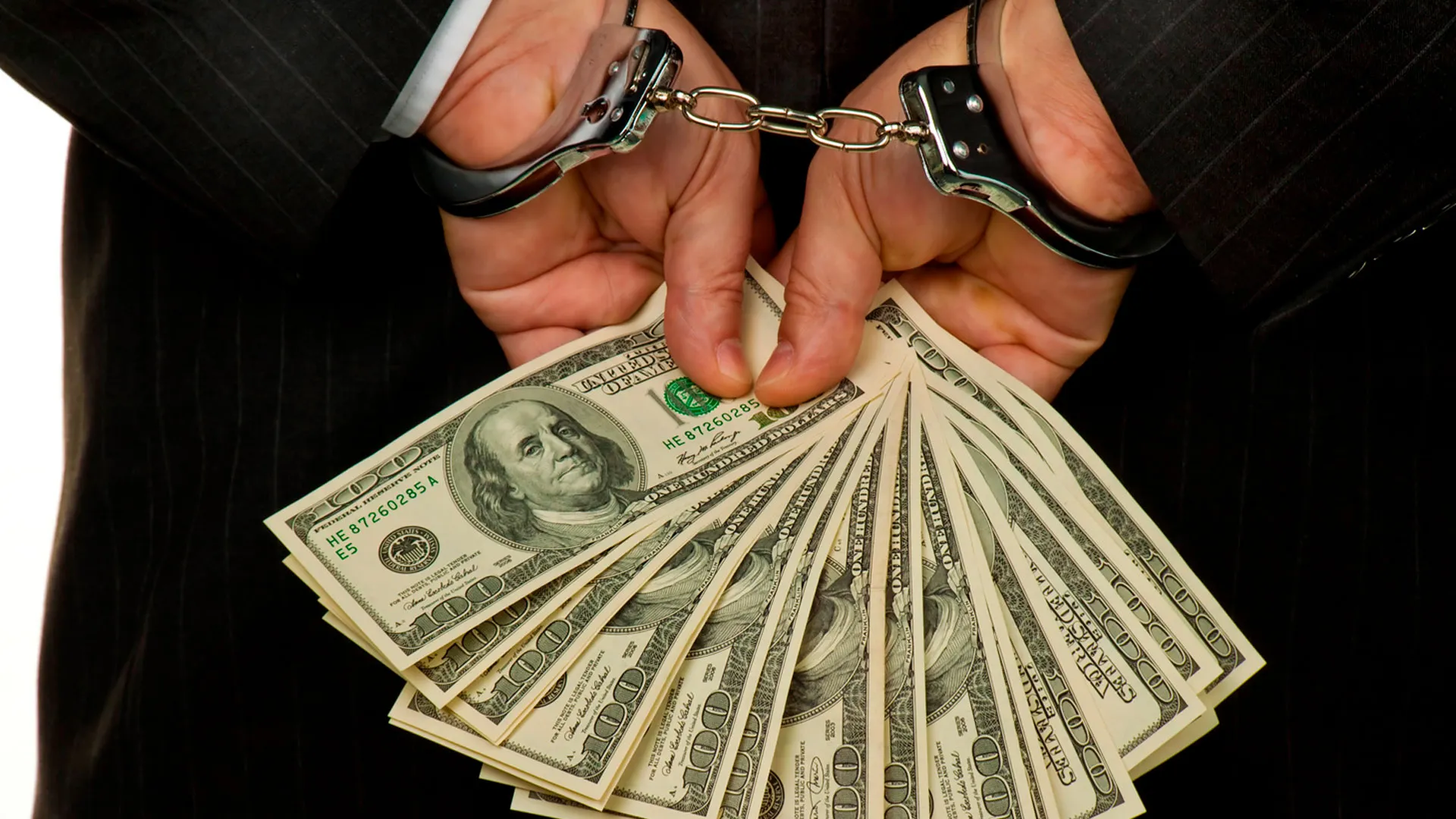 En la corrupción, hermanos. No estamos solos.
