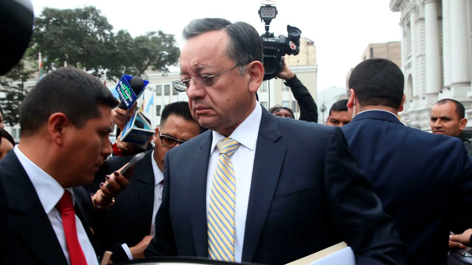 Fiscal de la Nación presenta dos denuncias constitucionales contra Edgar Alarcón