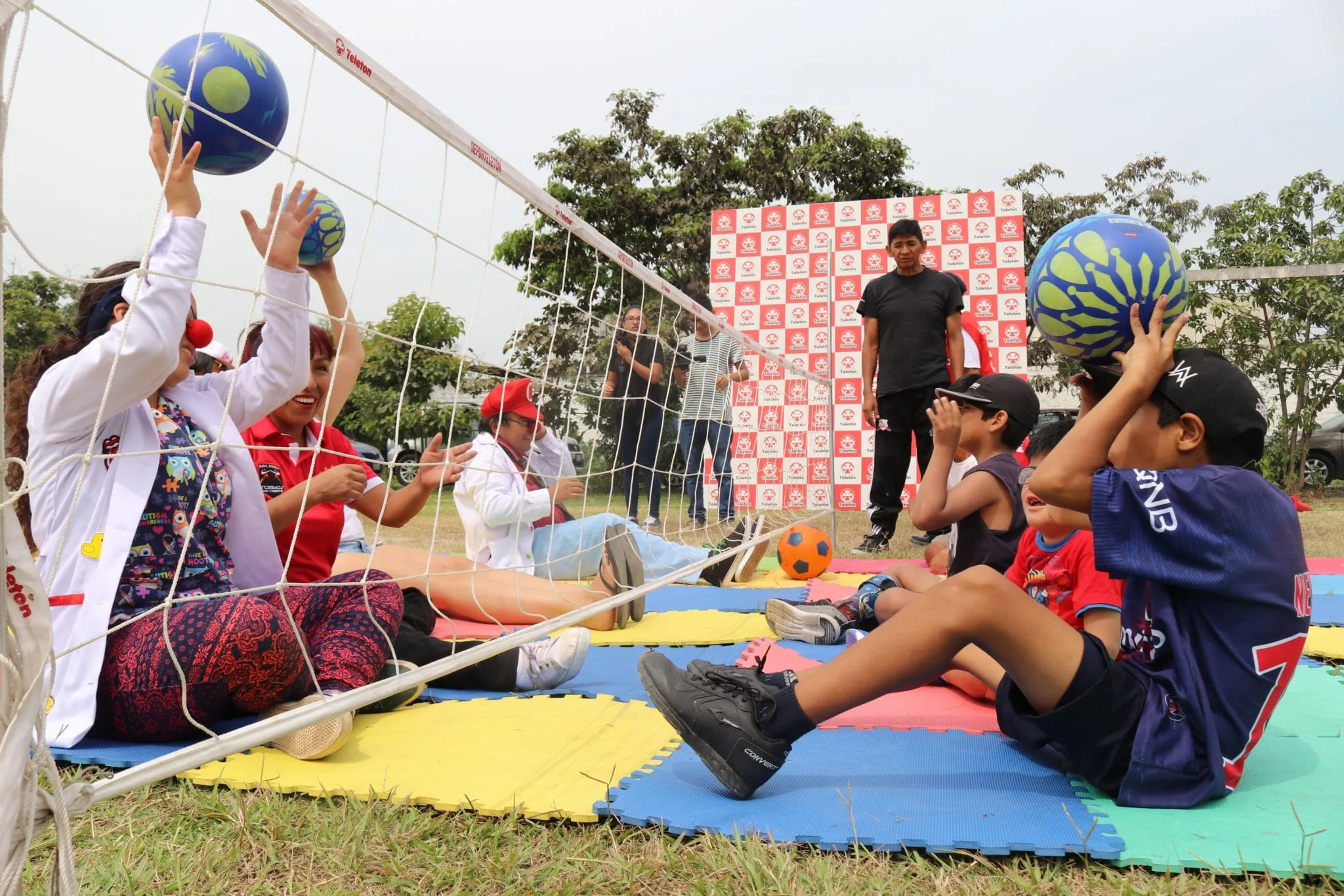 Niños de la Teletón y diversos artistas participan en clausura de programa de deporte adaptado