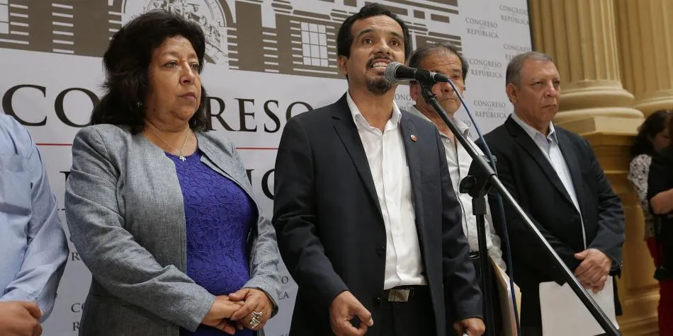 Frente Amplio: "Ni intervención extranjera ni represión autoritaria"