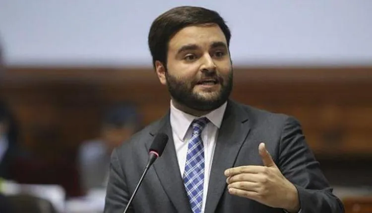Alberto de Belaunde solicita que el uso de faldas en uniformes escolares no sea obligatorio
