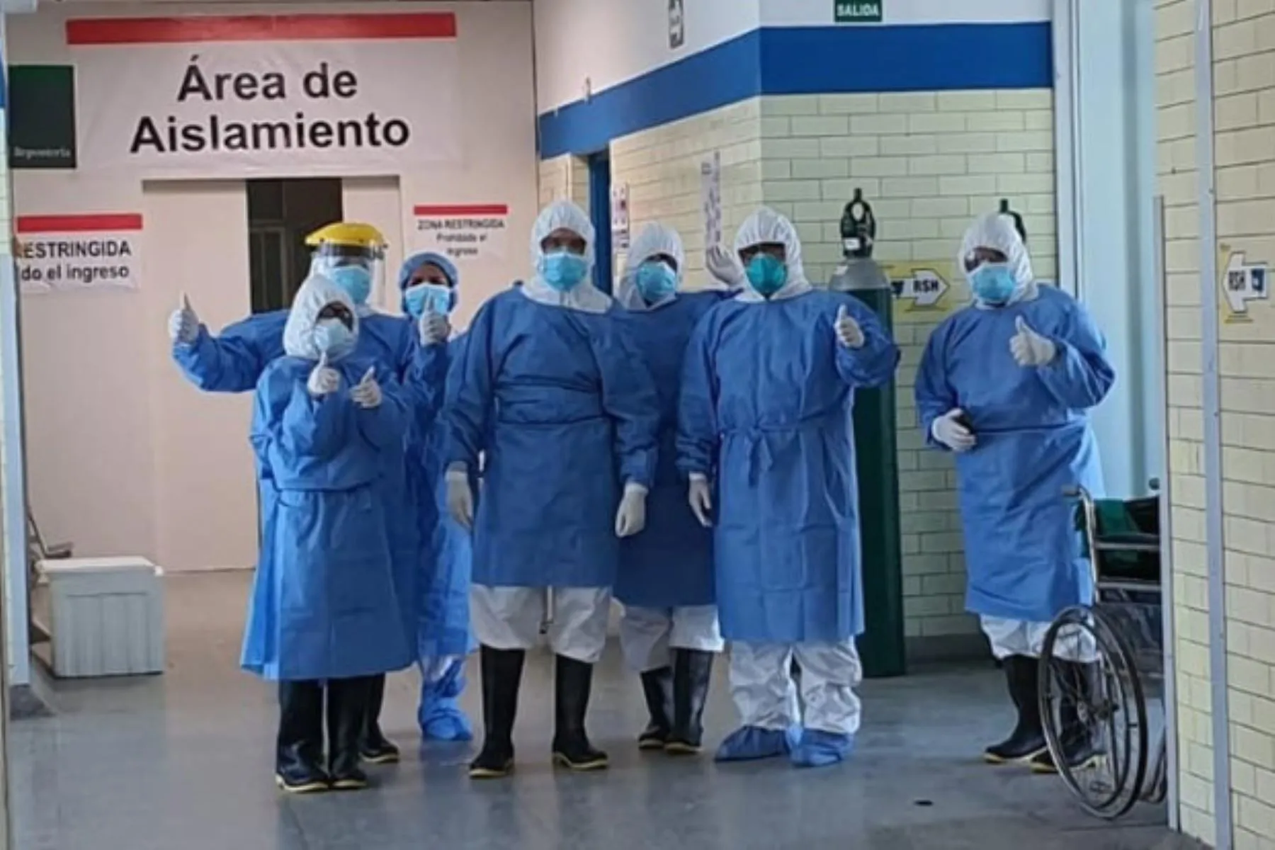 Los valientes luchadores de blanco