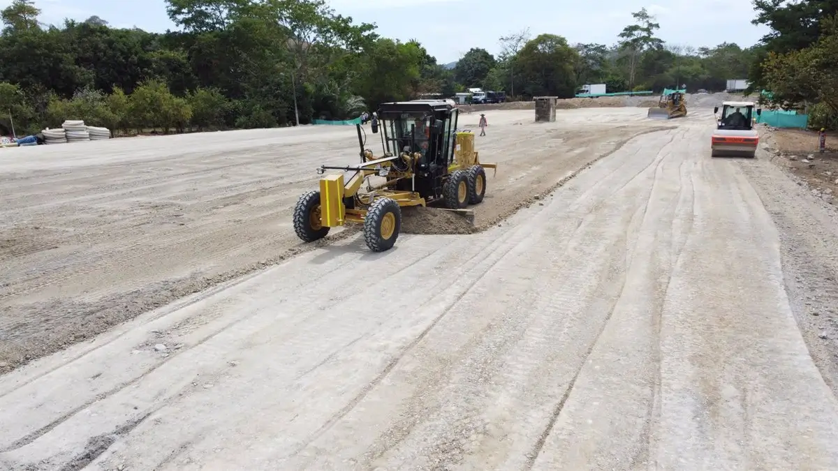 La guerrilla destruye más de 50 máquinas y vehículos en las obras de una carretera en Colombia