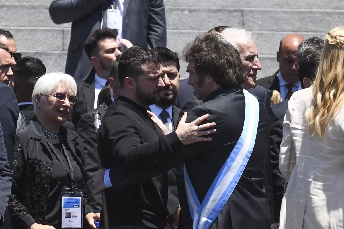 Milei reitera su "apoyo firme" a Ucrania y Zelenski le agradece sus esfuerzos en su "largo camino" hacia la paz