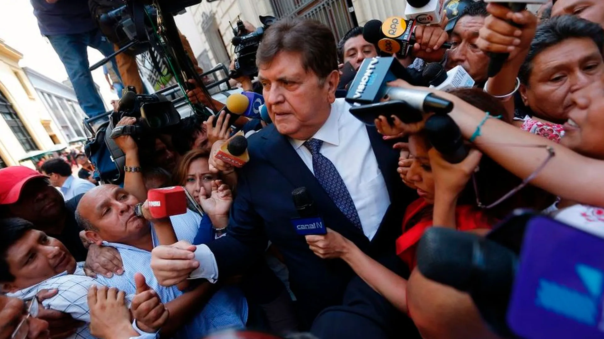 Nueve funcionarios involucrados con corrupción y AG "pasa piola"