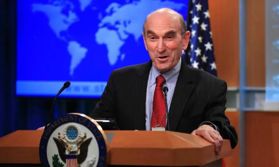 El perfil de Elliott Abrams, experto en golpes e injerencias que lidera la estrategia de Trump en Venezuela