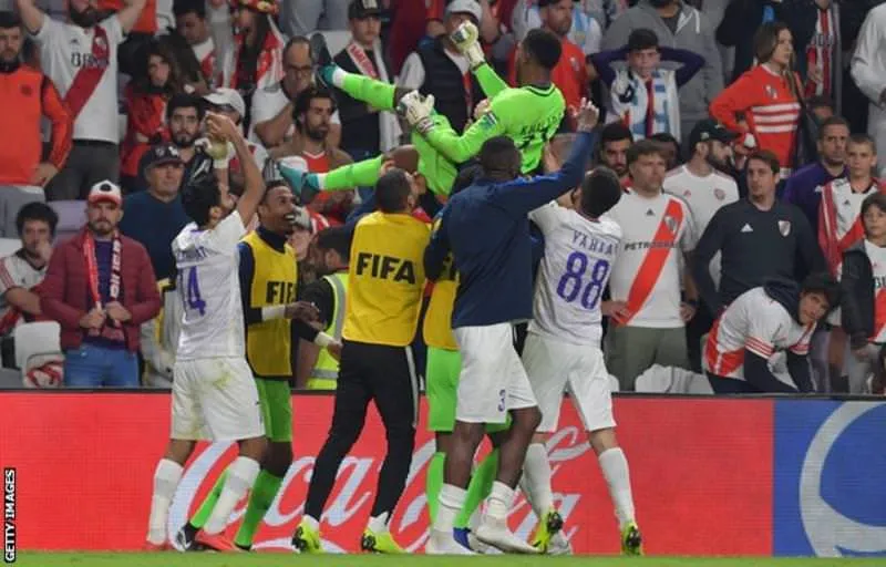 Al Ain venció a River Plate en penales y es el primer finalista de la Copa Mundial de Clubes
